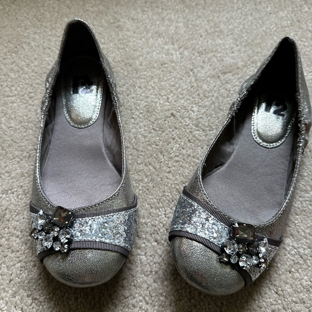 Slightly worn R2 pewter flats